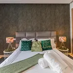 Comfortable & Elegant Flat In A Lively Place